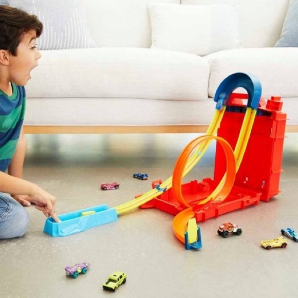 Hot Wheels Track Builder Fuel Can Stunt Box - Picture 3 of 12